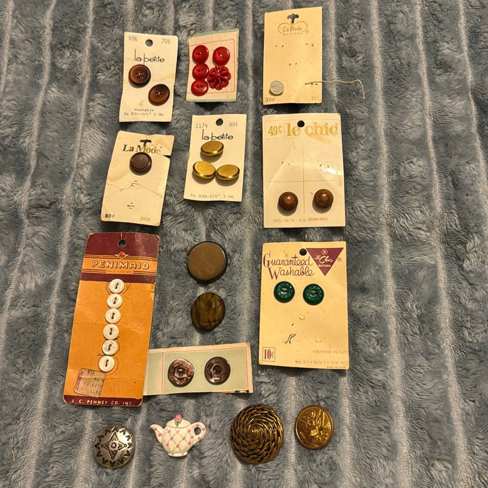 Lot of vintage buttons